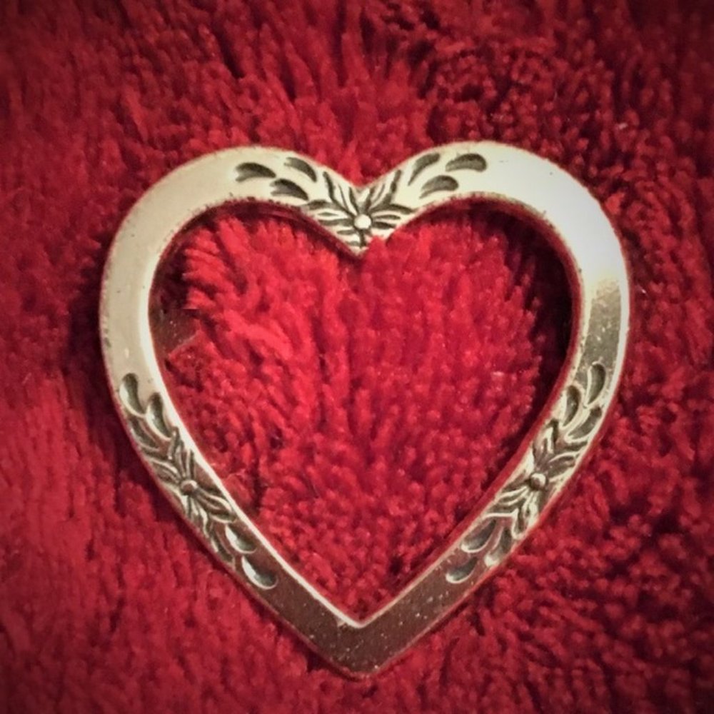 Vintage 1960s Beau Sterling Silver Victorian Style Open Heart Etched Brooch